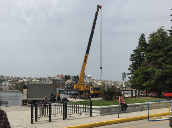 Λίγο πριν την Ανάσταση μετέφεραν τον Δούρειο Ίππο από την παραλία της Χαλκίδας