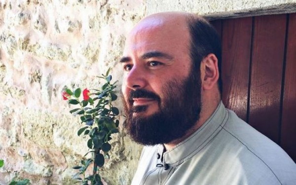 Κρητικός ιερέας: Ο γιος μου δεν πέρασε πουθενά, αλλά του αξίζουν συγχαρητήρια
