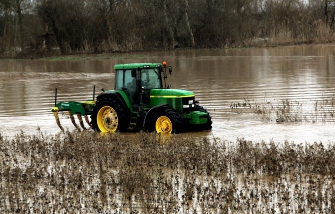 Ο ΕΛΓΑ αποζημιώνει αγρότες της Εύβοιας