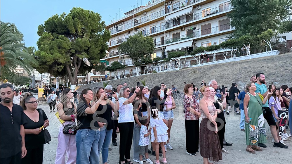 MANIVELA FESTIVALA ΣΤΗ ΧΑΛΚΙΔΑ: Μαθητές ...ταρακούνησαν μουσικά τη Σουβάλα