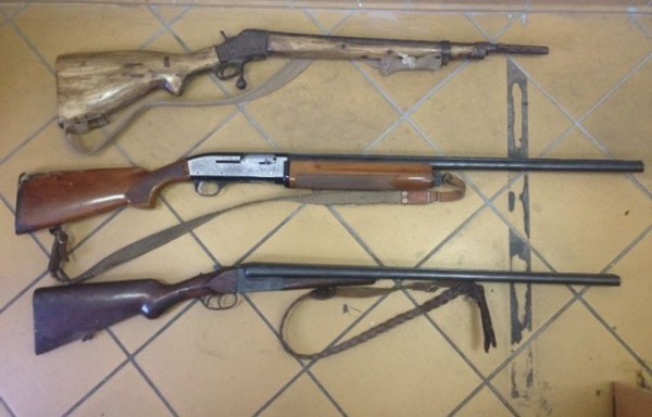 Τραυμάτισε ανήλικο με αεροβόλο και βρέθηκε στο σπίτι του οπλοστάσιο (pic)