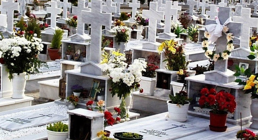 ΧΑΛΚΙΔΑ: Ηλικιωμένη κλειδώθηκε και πέρασε τη νύχτα στο νεκροταφείο