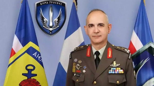 ΕΝΟΠΛΕΣ ΔΥΝΑΜΕΙΣ: Ο Δημήτρης Χούπης ο νέος αρχηγός ΓΕΕΘΑ στη θέση του Κωνσταντίνου Φλώρου