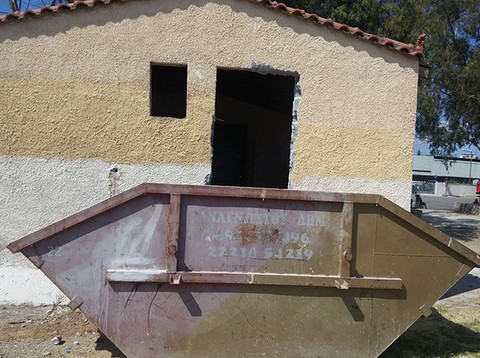 Ξήλωσαν τα αποδυτήρια στο γήπεδο του Πάρκου του Λαού