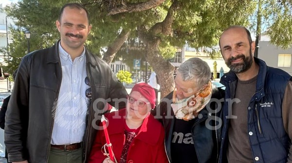 ΔΡΟΣΙΑ ΧΑΛΚΙΔΑΣ: Μοίρασαν δωρεάν 100 λαμπάδες