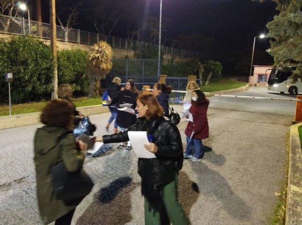 Στοχευμένη δράση από Ομάδες Γυναικών στην επιχείρηση HQF-Μιμίκος - Ζητούν να ανακληθεί η απόλυση εργάτριας