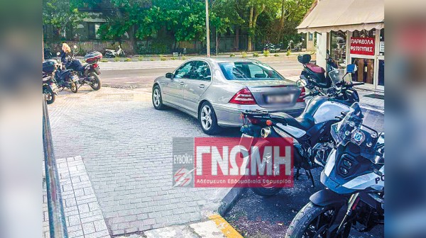 ΧΑΛΚΙΔΑ: Ο αστυνομικός διευθυντής πάρκαρε στο πεζοδρόμιο