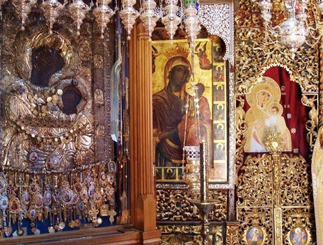 Διέρρηξαν εκκλησία και άρπαξαν τα τάματα από εικόνα της Παναγίας