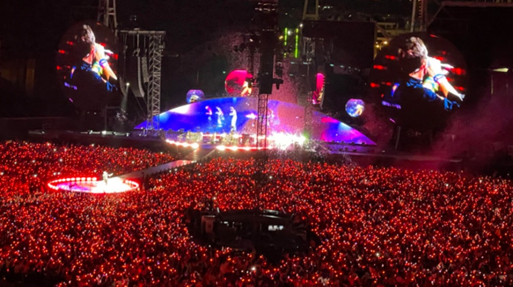 ΣΥΝΑΥΛΙΑ COLDPLAY: 60 χιλιάδες άνθρωποι ...βούλιαξαν το ΟΑΚΑ (Video)