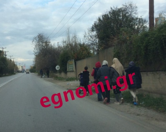 ΒΑΣΙΛΙΚΟ: Κίνδυνος στην άσφαλτο για τους πρόσφυγες