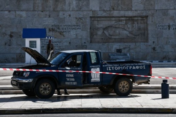 ΑΓΝΩΣΤΟΣ ΣΤΡΑΤΙΩΤΗΣ: 58χρονος έφτασε με αγροτικό στο μνημείο και απειλούσε να ανατιναχτεί