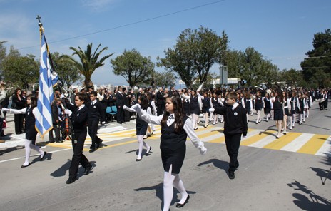 Παρέλαση 25ης Μαρτίου 2012 στη Χαλκίδα: Φωτογραφίες από όλα τα δημοτικά σχολεία