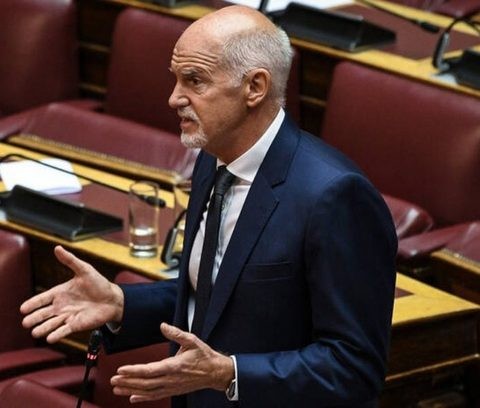 Ο Γιώργος Παπανδρέου έπεσε από την καρέκλα στη Βουλή