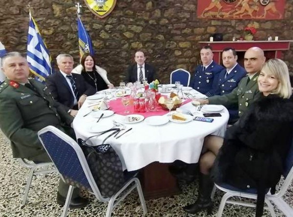 ΧΑΛΚΙΔΑ: Πίτα με βραβεία στη Σχολή Πεζικού από τους έφεδρους αξιωματικούς της Εύβοιας