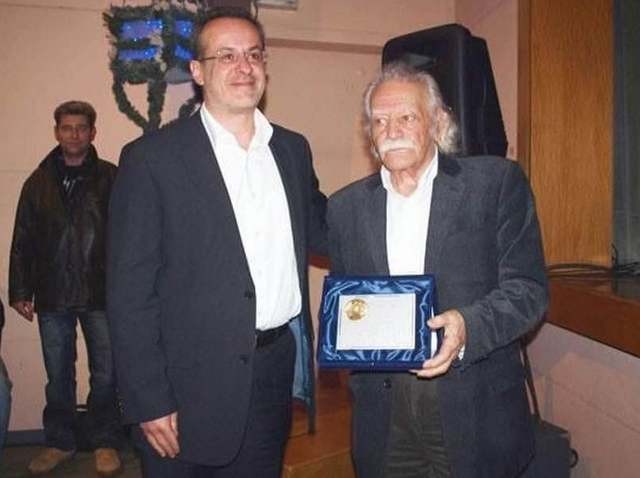 Επίτιμος Δημότης του Δήμου Χαλκιδέων ο αείμνηστος Μανώλης Γλέζος