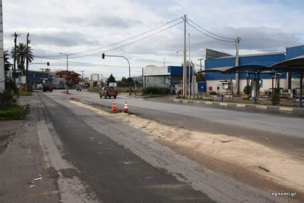 Χαλκίδα: Φορτηγό κατεδάφισε τον σηματοδότη