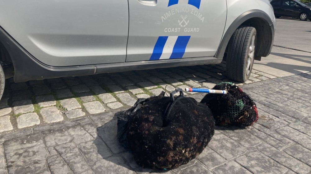 ΛΟΥΚΙΣΙΑ: Κατασχέθηκαν από το Λιμεναρχείο 760 ζωντανοί αχινοί