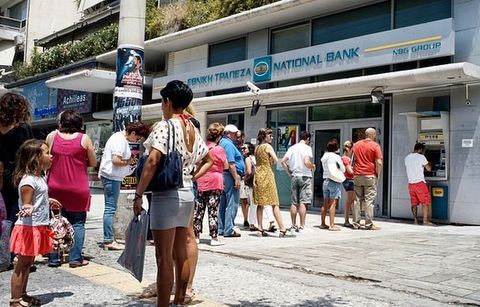 Χαλαρώνουν τα ...λουριά στις αναλήψεις μετρητών