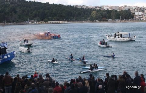 Βγήκε κόκκινος καπνός όταν έπιασε ο Παναγιώτης τον σταυρό