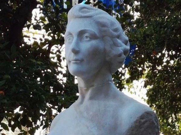 Ξανά στη θέση του το κεφάλι της Λέλας Καραγιάννη
