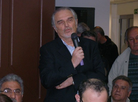 Tα βρόντηξε ο Δημήτρης Σάρλης