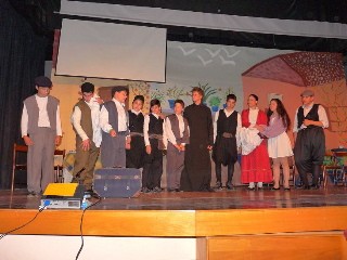 Οδοιπορικό μνήμης και συγκίνηση στο θεατρικό σανίδι