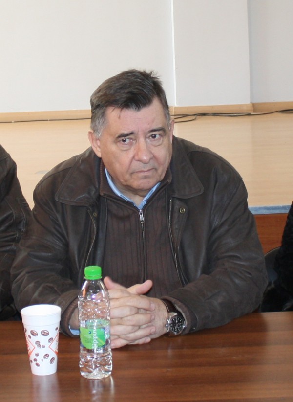 Ο Άδωνις είναι Φιλιππινέζα της Τρόικας