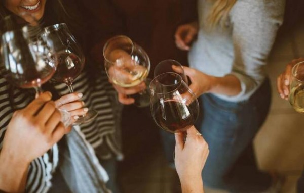 ΚΟΡΩΝΟΪΟΣ- ΣΤΕΡΕΑ ΕΛΛΑΔΑ: Το πάρτι σε σπίτι κόστισε ακριβά- Πρόστιμο 3000 ευρώ στον ιδιοκτήτη και από 300 σε 2 καλεσμένους