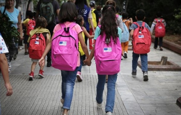 Τι πρέπει να προσέξουν οι γονείς στις σχολικές τσάντες