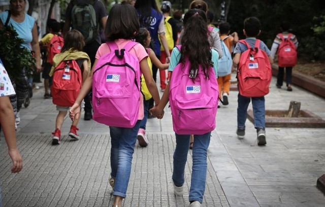 Τι πρέπει να προσέξουν οι γονείς στις σχολικές τσάντες
