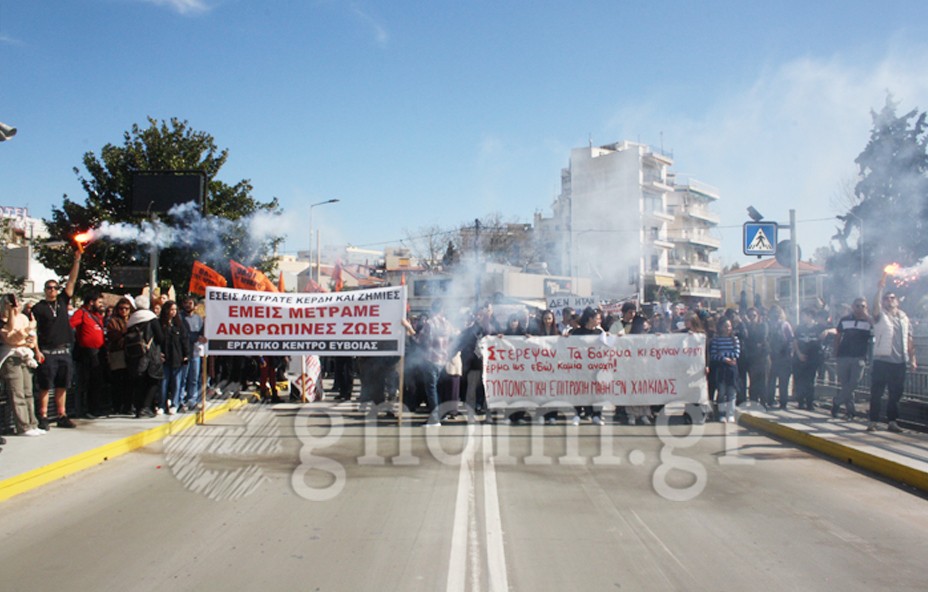 ΧΑΛΚΙΔΑ: Μεγαλειώδης συγκέντρωση για τους νεκρούς στα Τέμπη (PHOTO-VIDEO)