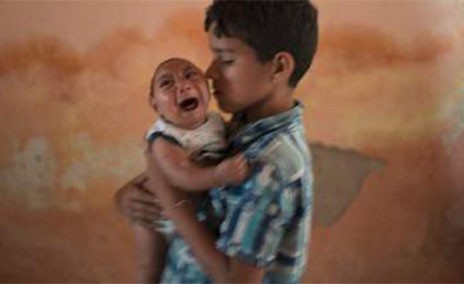 Τρόμος από τον ιό Ζίκα - Γεννιούνται παιδιά με μικροκεφαλία