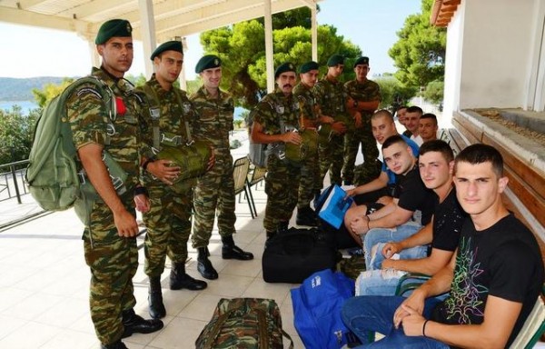 Ένιωσαν δέος οι νεοσύλλεκτοι μπροστά στα κομάντος