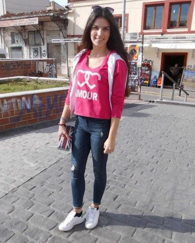 Ασορτί με τον καιρό η εμφάνιση της Κωνσταντίνας