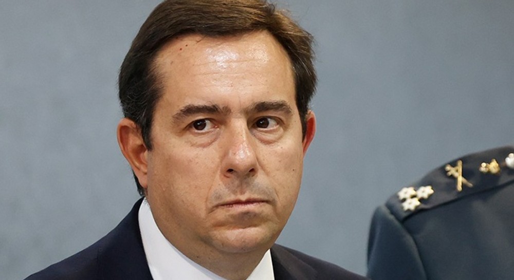 Η Ελλάδα καιγόταν και ο υπουργός Προστασίας του Πολίτη έκανε διακοπές στην Πάτμο - Τον ... καρατόμησε ο Μητσοτάκης