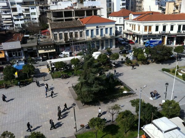 35άρα ξελόγιασε 81χρονο και του άρπαξε το πορτοφόλι
