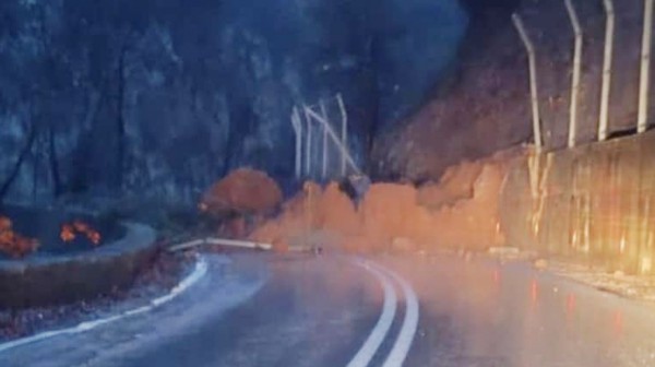 ΔΕΡΒΕΝΙ: Έκλεισε ξανά ο δρόμος μετά από νέα κατολίσθηση