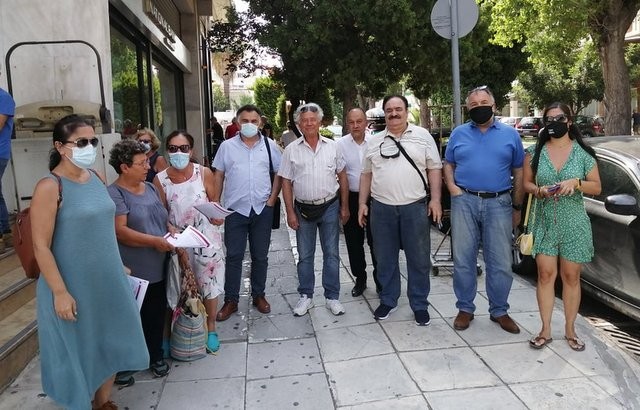 ΧΑΛΚΙΔΑ: Διαμαρτυρία για το κλείσιμο καταστημάτων τραπεζών στην Εύβοια