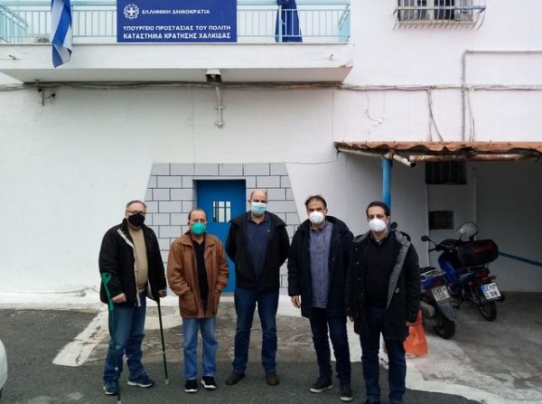 ΦΥΛΑΚΗ ΧΑΛΚΙΔΑΣ: Πρόσφεραν βιβλία και τηλεκάρτες στους κρατούμενους