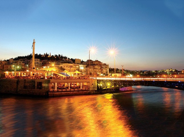 ΧΑΛΚΙΔΑ: Το καρναβάλι κρατάει κλειστή την γέφυρα του Ευρίπου για τα πλοία