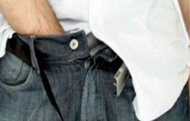 Νεαρός συνελήφθη γιατί αυνανιζόταν μέσα σε λεωφορείο