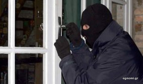 Μπούκαραν ληστές σε σπίτι από την μπαλκονόπορτα