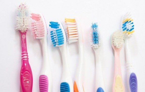 Απίστευτη μέθοδος για να αποστειρώσετε την οδοντόβουρτσα