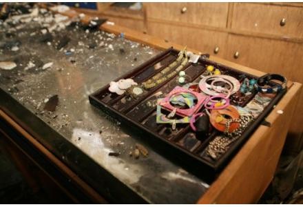 ΕΡΕΤΡΙΑ: Ληστεία με καλάζνικοφ σε κοσμηματοπωλείο