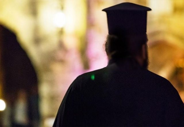 Αυτοκτόνησε 43χρονος ιερέας - Επεσε από το μπαλκόνι