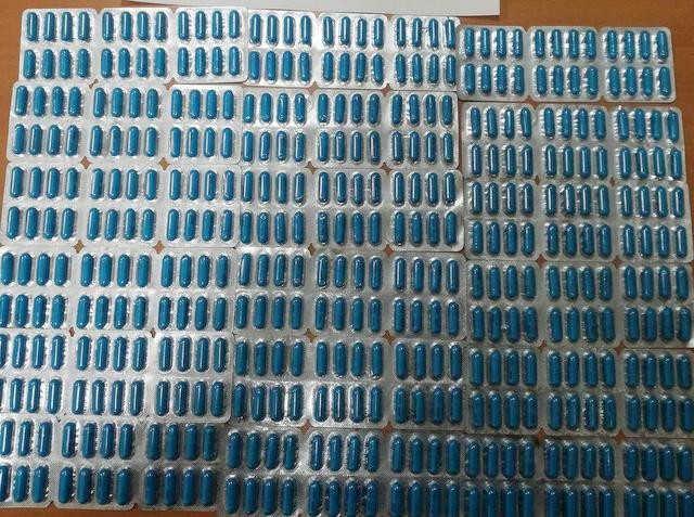 ΟΙΝΟΦΥΤΑ: Συνέλαβαν ένα άτομο με εκατοντάδες ναρκωτικά χάπια (pic)