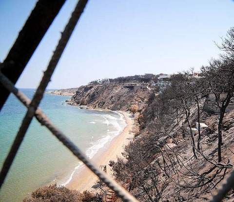 ΜΑΤΙ: Μεγαλώνει η μαύρη λίστα - 98 οι νεκροί από τη φονική πυρκαγιά