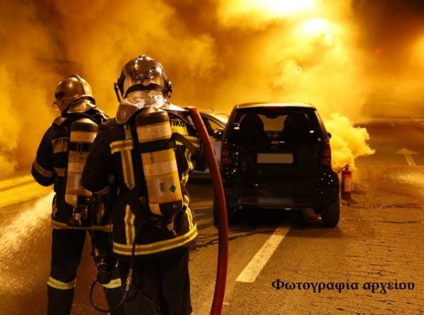 Άρπαξε φωτιά αυτοκίνητο στην Εθνική οδό Αθηνών - Λαμίας στο ύψος του Ωρωπού
