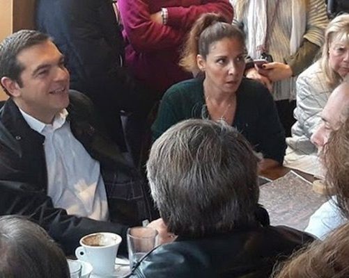 Τσίπρας σε πυρόπληκτη στο Μάτι: Και να έπαιρνες τα 2000 ευρώ θα τα σπατάλαγες (VIDEO)
