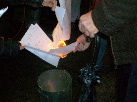 Έβαλαν φωτιά στα χαράτσια